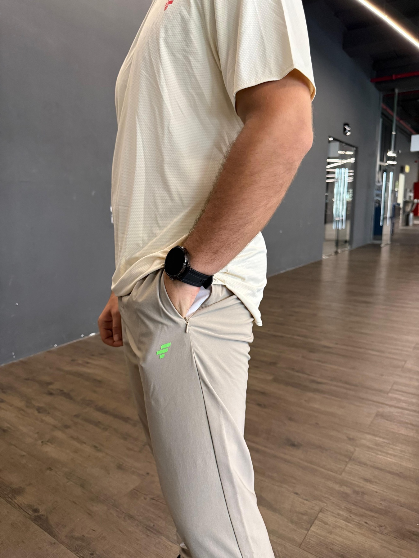 FTHUN jogger pocket and logo detail